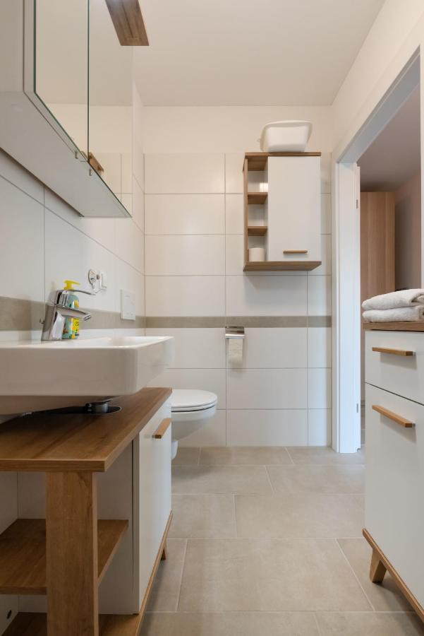 Gruene Ruhelage, 20 Minuten Ins Zentrum Und Parkgarage Appartement Wenen